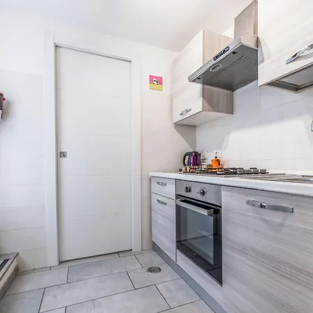Benedetta Flat - Metropigneto & Tram - Free Wi-fi * Rome