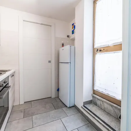 Benedetta Flat - Metropigneto & Tram - Free Wi-fi Apartment