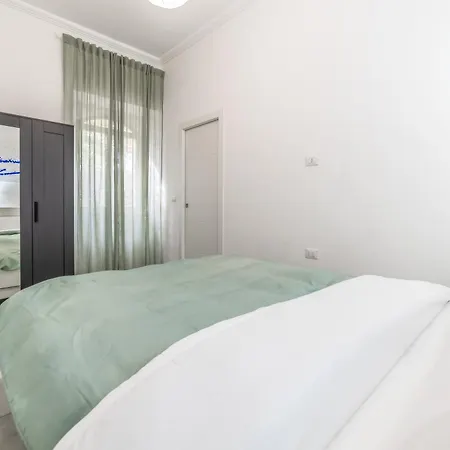 Apartment Benedetta Flat - Metropigneto & Tram - Free Wi-fi Rome
