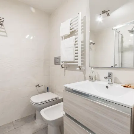 Benedetta Flat - Metropigneto & Tram - Free Wi-fi *