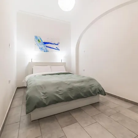 Benedetta Flat - Metropigneto & Tram - Free Wi-fi Appartamento